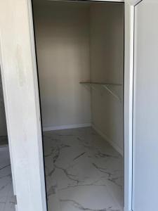 Fotografie z fotogalerie ubytování Two Bedroom West isle Gated Community v destinaci Little London