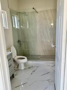 Koupelna v ubytování Two Bedroom West isle Gated Community