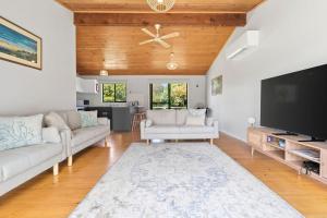 Μια τηλεόραση ή/και κέντρο ψυχαγωγίας στο Shell Shack - BYO Linen