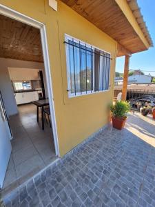 En balkon eller terrasse på Depto colonia caroya