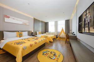 Ένα ή περισσότερα κρεβάτια σε δωμάτιο στο Jin Yi Hotel Hohhot East Railway Station Branch