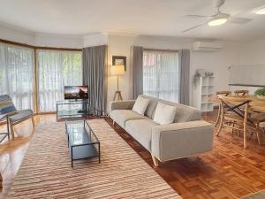 Posezení v ubytování - Spring Special - Canyon Walk House and Unit + 8 fotografií