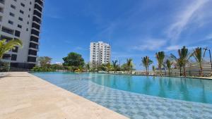 Piscina de la sau aproape de Living Sunset by Santa Marina