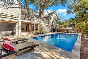 Hồ bơi trong/gần HN2307: 2307 Hartnett Blvd.