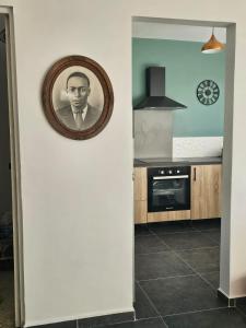 TV a/nebo společenská místnost v ubytování L'Echappée Créole Place de la Victoire