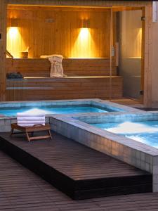 ein Pool mit einer Bank davor in der Unterkunft Umalas Creek Villas in Canggu