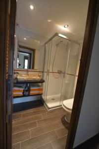 A bathroom at Apartaments Cal Xic