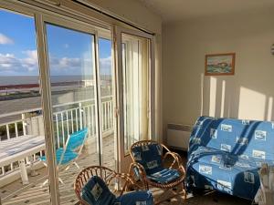 Balkón nebo terasa v ubytování Appartement vue mer à Notre-Dame-de-Monts - 5 personnes, animaux - FR-1-540-147