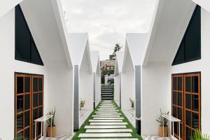 Μια τηλεόραση ή/και κέντρο ψυχαγωγίας στο RedDoorz at Villa Zea Sayangheulang Garut