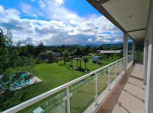 En generel udsigt til bjerge eller udsigt til bjerge taget fra feriehuset