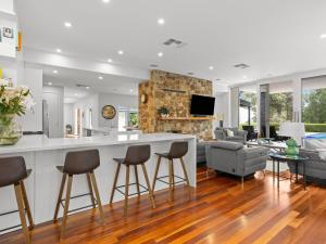 Μια τηλεόραση ή/και κέντρο ψυχαγωγίας στο Secluded Luxury in Mt Martha