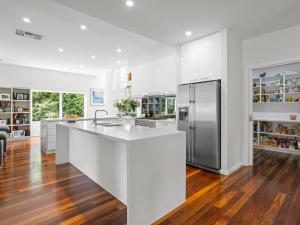 Η κουζίνα ή μικρή κουζίνα στο Secluded Luxury in Mt Martha