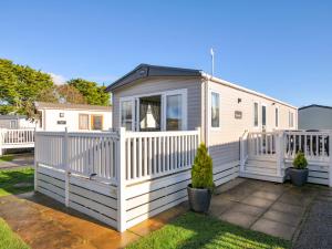 El edificio en el que está la casa vacacional