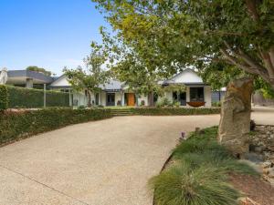 Κήπος έξω από το Secluded Luxury in Mt Martha