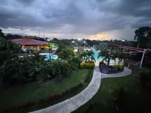 La alberca dentro o cerca de Mahawi Resort