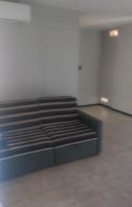 a blue bench in a room with a wall at Villa Lastenia 2 in San Salvador de Jujuy