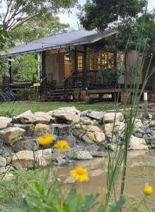 Aed väljaspool majutusasutust Rain Tree Country Home