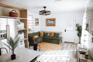 Χώρος καθιστικού στο The Chicken Coop