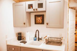 Gallery image of The Pink Hayloft in Nephi