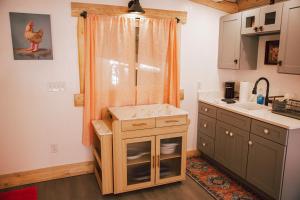 Gallery image of The Pink Hayloft in Nephi