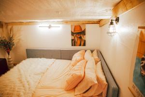 Gallery image of The Pink Hayloft in Nephi +13 photos