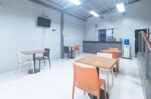 Μια τηλεόραση ή/και κέντρο ψυχαγωγίας στο Metro Deluxe Residences near OWWA Pasay +70 φωτογραφίες