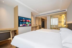 Gallery image of The Center Hotel Weihai in Weihai