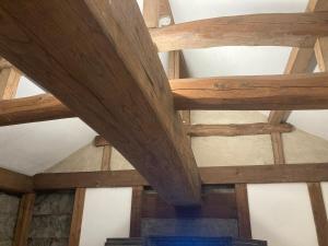 a wooden ceiling in a room with wooden beams at STAY local 石蔵 in Numazu +10 photos