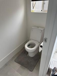 Koupelna v ubytování Radhika Kutir