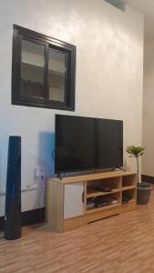 Μια τηλεόραση ή/και κέντρο ψυχαγωγίας στο Degay Transient House