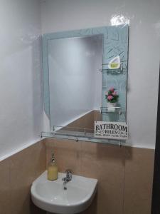 Ένα μπάνιο στο Degay Transient House +3 φωτογραφίες