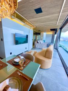Et tv og/eller underholdning på New Suite 14 Alto Luxo Beira Mar + 48 billeder
