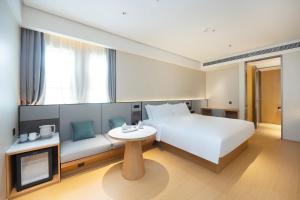 Postel nebo postele na pokoji v ubytování JI Hotel Shenzhen China South City Hehua Subway Station + 47 fotografií