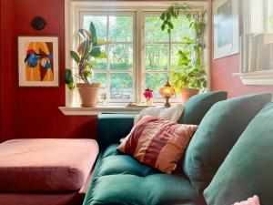 Khu vực ghế ngồi tại Cottage With Sauna By Verkaån Near Haväng