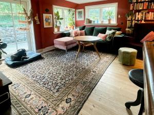 Khu vực ghế ngồi tại Cottage With Sauna By Verkaån Near Haväng