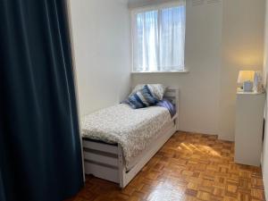 Ένα ή περισσότερα κρεβάτια σε δωμάτιο στο Great location - 5 minutes to the beach and shops +27 φωτογραφίες