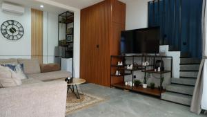 O zonă de relaxare la Villa Dalia Puncak NA6-12