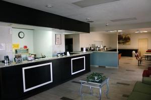 a hotel lobby with a counter and a waiting room at Great Western Inn & Suites in Carlsbad