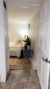 Una cama o camas en una habitación de Cozy cottage