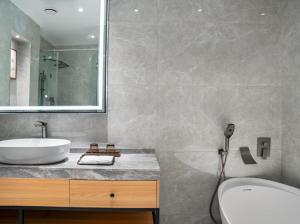 Ένα μπάνιο στο Bamus Sarovar Portico Kampala +20 φωτογραφίες