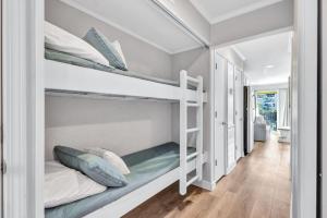a room with two bunk beds in a house at A145 HH Beach & Tennis Resort in Hilton Head Island +55 photos
