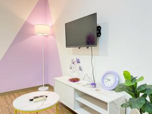 Μια τηλεόραση ή/και κέντρο ψυχαγωγίας στο SETAPAK CENTRAL KL - Lavender Zetapark Suite