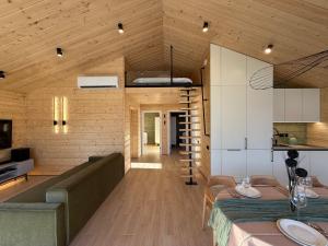 Kuchyň nebo kuchyňský kout v ubytování Дом Barnhause с баней и банным чаном