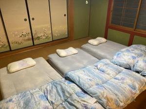 Voodi või voodid majutusasutuse 余呉の里山-ランプの宿-さくら toas