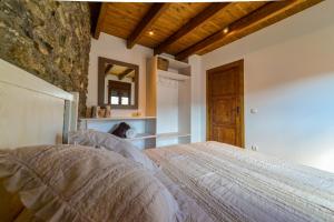A bed or beds in a room at Apartaments Cal Xic