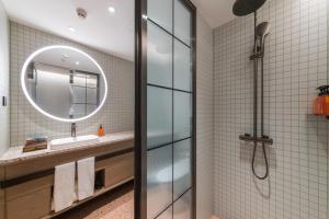 Un baño de Orange Hotel Shenzhen Futian Convention and Exhibition Center