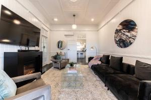 Χώρος καθιστικού στο 5 Bed 5 Bath Urban Getaway Ipswich Central