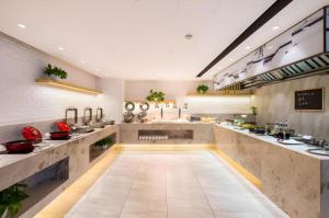 Η κουζίνα ή μικρή κουζίνα στο The Hotel V Nanjing Confucius Temple