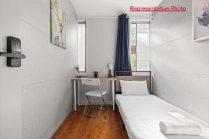 Ένα ή περισσότερα κρεβάτια σε δωμάτιο στο Light & Simple Single Room - Peakhurst Area - Shared Bathroom