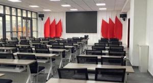 an empty classroom with desks and red flags at GreenTree Inn Express Datong High-Speed Railway Station Wanda Plaza Fangte in Shuiposhi